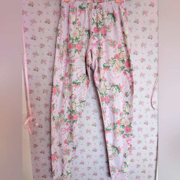 Loveshackfancy Cabbage Rose Potter Barn Pajama Set - Picture 5 of 12